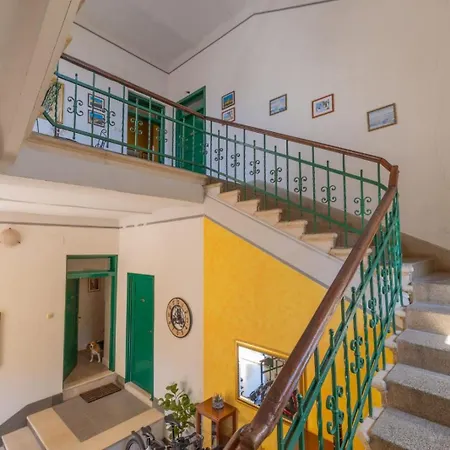 Maria Apartman *